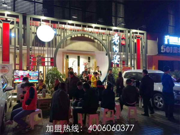 承经典励行致新，老阿婆火锅引领四川火锅店加盟进入暖心时代！